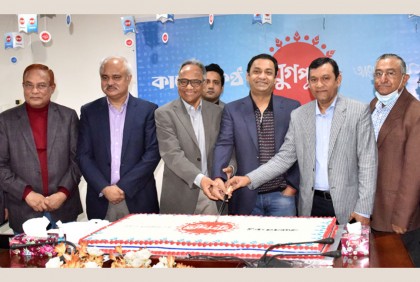 কেক কেটে কালের কণ্ঠের যুগপূর্তি উদযাপনের সূচনা