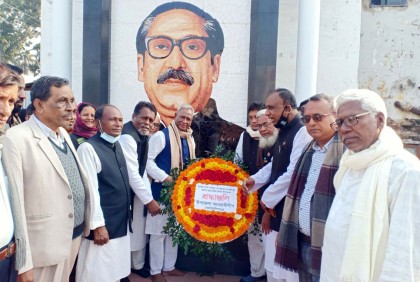 কোটালীপাড়ায় জাতির পিতার প্রতিকৃতিতে শ্রদ্ধা নিবেদন