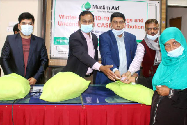 কুলাউড়ায় নগদ অর্থ ও শীতবস্ত্র বিতরণ