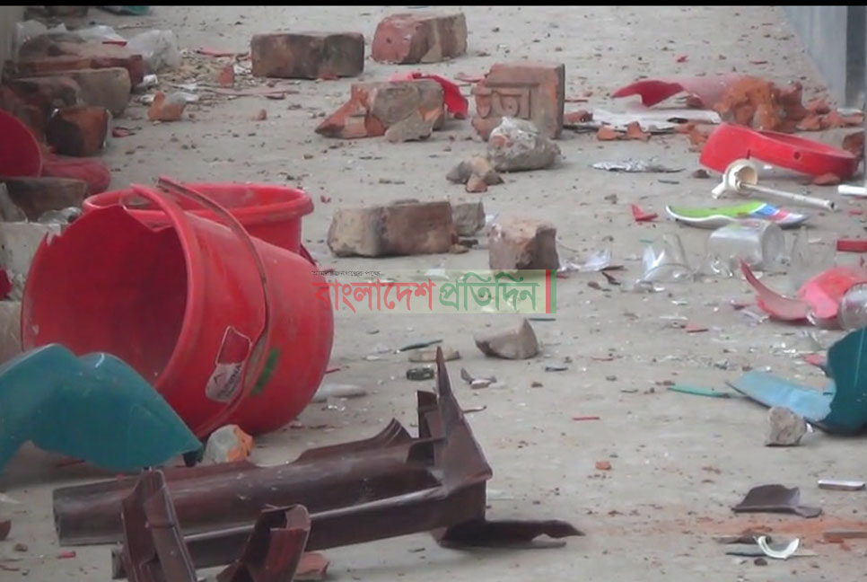 যশোরে আওয়ামী লীগ অফিসে বোমা হামলা, আটক ৪