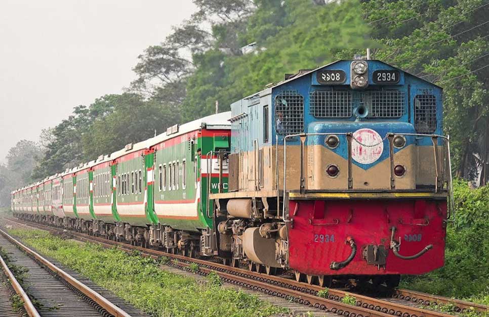 ১৫ জানুয়ারি থেকে অর্ধেক যাত্রী নিয়ে চলবে ট্রেন