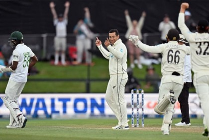 টেস্ট ক্যারিয়ারের শেষ বলে চমক দেখালেন টেইলর