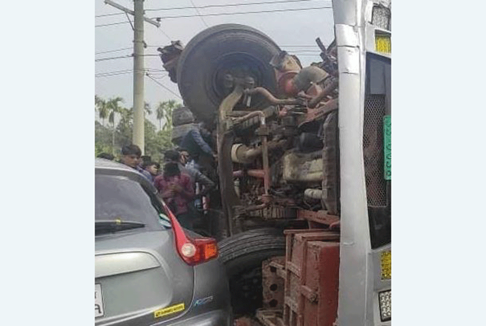 চকরিয়ায় বাস-ট্রাক সংঘর্ষে চালক নিহত