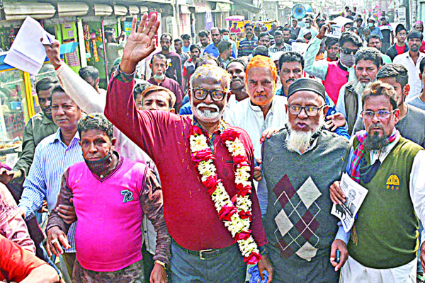 প্রয়োজনে এসপি অফিসের সামনে বসে নির্বাচন