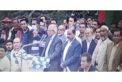 খালেদা জিয়ার বিদেশে চিকিৎসায় আইন নয়, সরকারই বাধা : খন্দকার মোশারফ