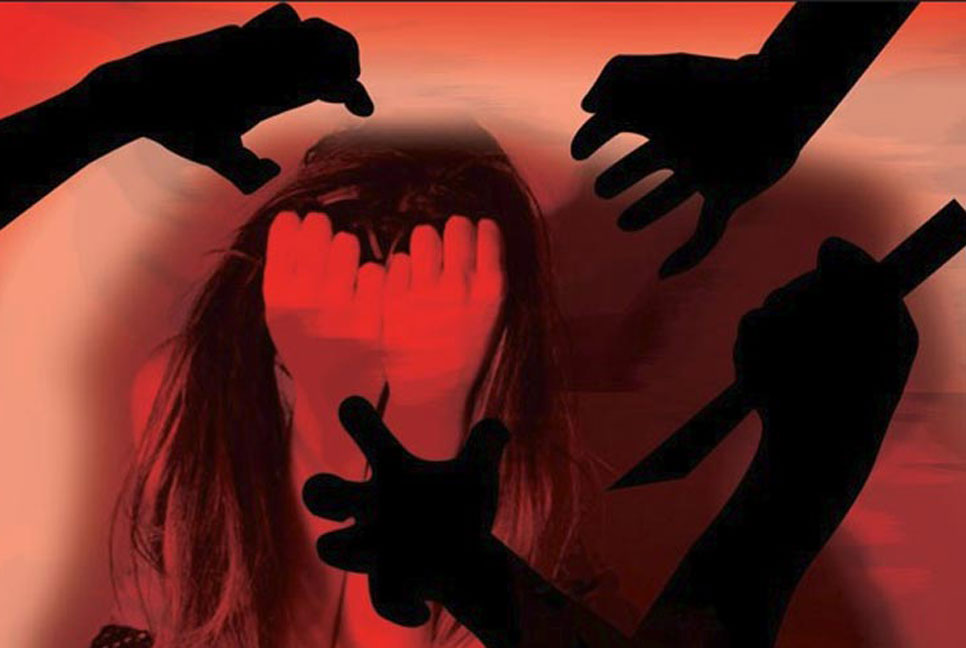 ভারতে গণধর্ষণের পর কিশোরীকে ধারালো অস্ত্র দিয়ে বীভৎস নির্যাতন!