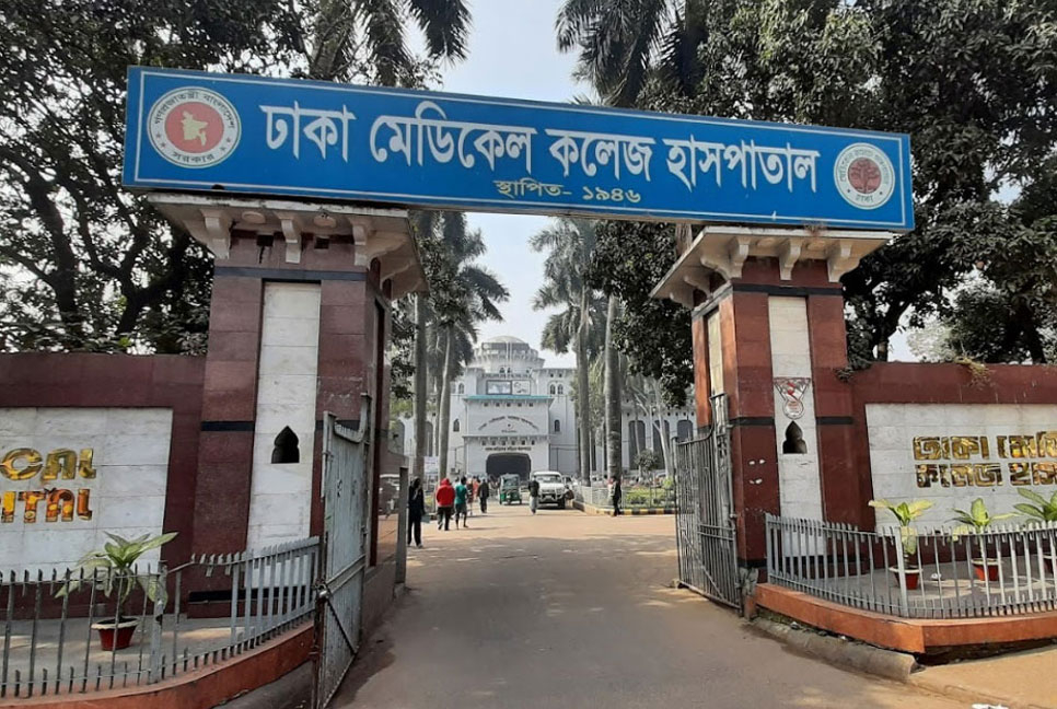 রাজধানীতে ছাদ থেকে পড়ে নারীর মৃত্যু