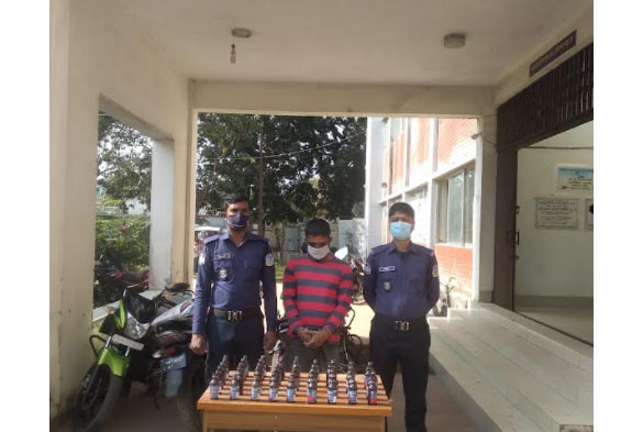 হালুয়াঘাটে ফেনসিডিলসহ মাদক ব্যবসায়ী গ্রেফতার