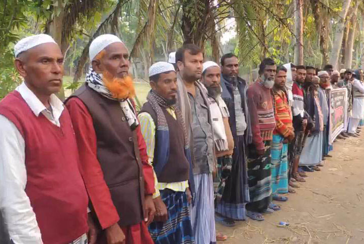 শৈলকূপায় ইউপি চেয়ারম্যানকে আসামি করে
মামলায় মানববন্ধন