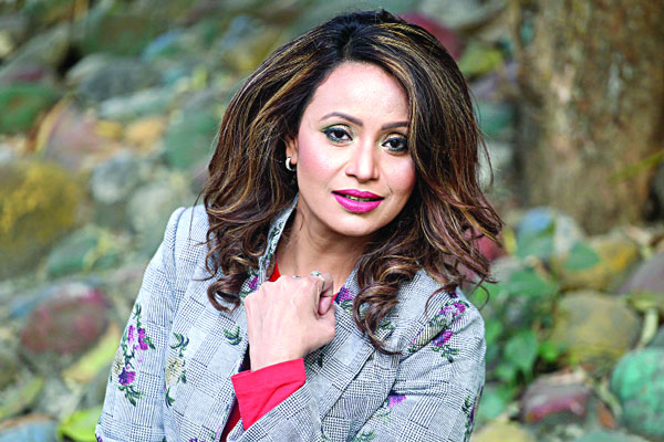 নতুন চমক নিয়ে কাজী সোমা