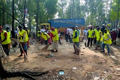 মডেল ওয়ার্ড গড়ার লক্ষ্যে পরিষ্কার পরিচ্ছন্নতা অভিযান