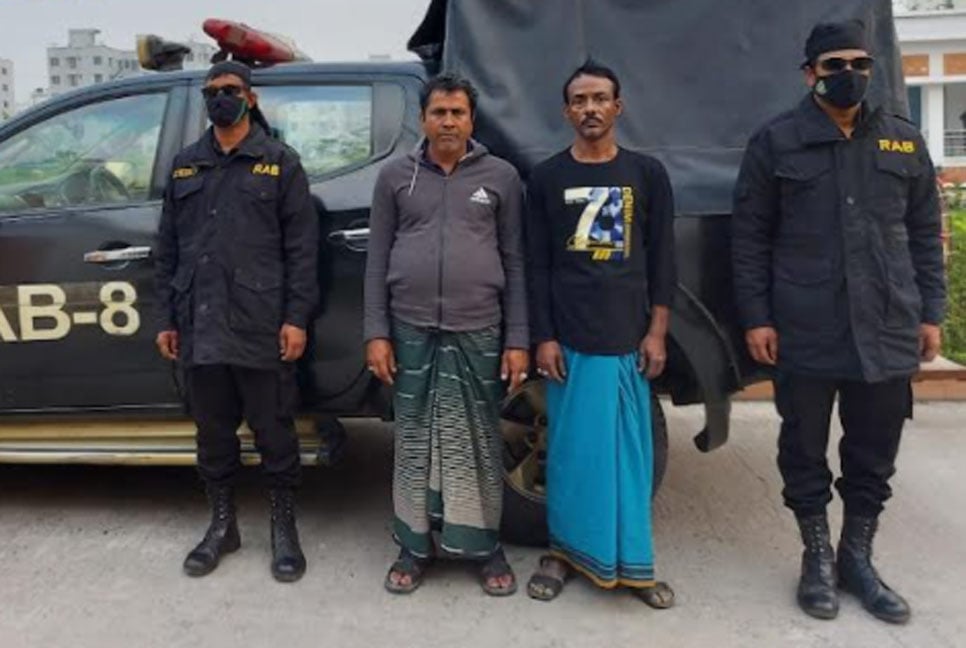 র‍্যাবের পৃথক অভিযানে মদ ও ইয়াবাসহ আটক ২