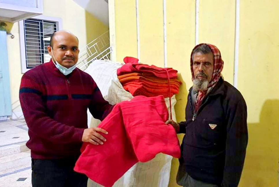 রাজধানীতে সুবিধাবঞ্চিতদের মাঝে কম্বল বিতরণ