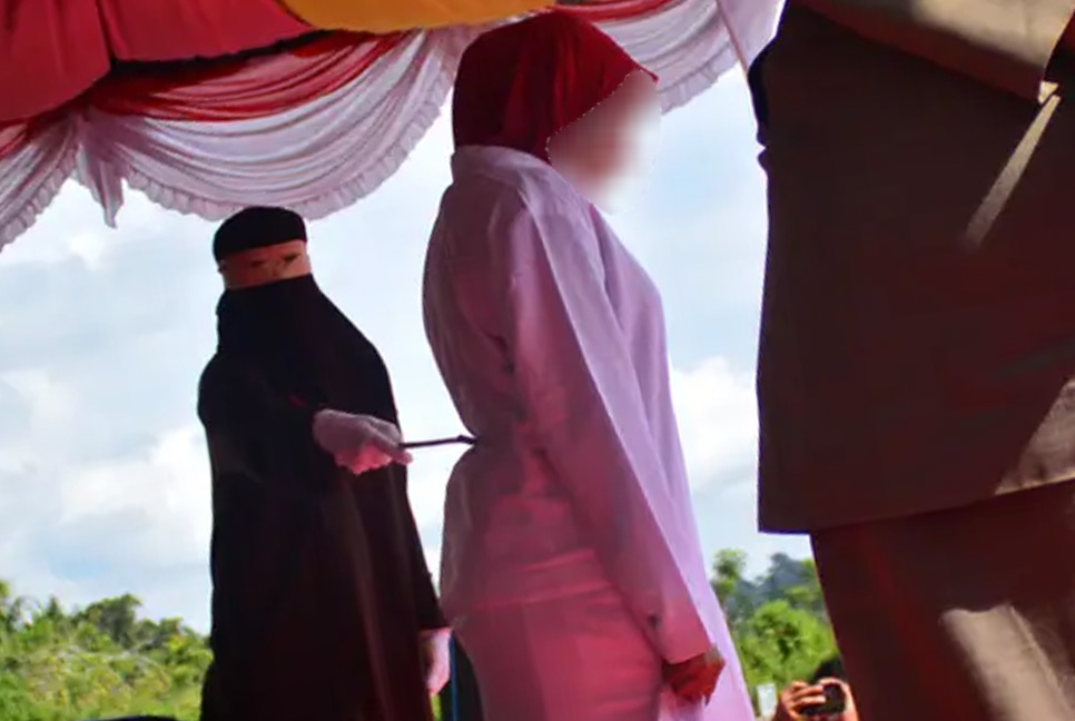 পরকীয়ার অভিযুক্ত নারীকে ১০০ পুরুষকে ১৫ বেত্রাঘাত