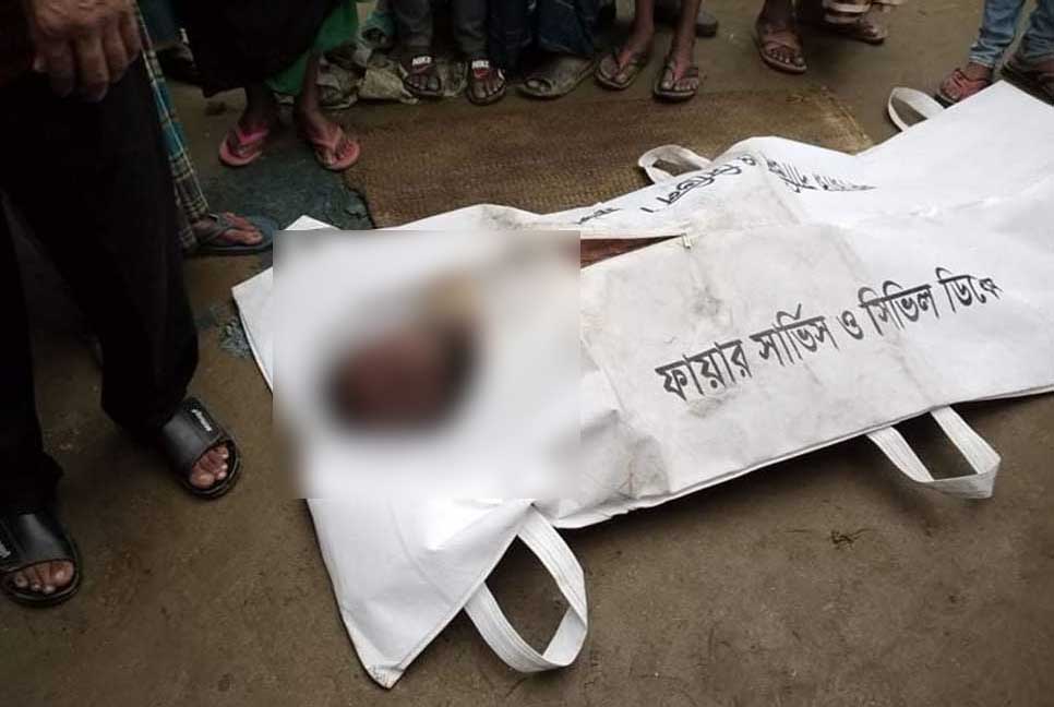 নিয়ন্ত্রণ হারিয়ে গ্যারেজের ভেতরে বাস, শ্রমিক নিহত