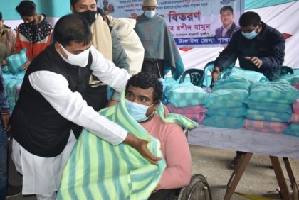 টাঙ্গাইলে শীতার্তদের মাঝে যুবলীগের শীতবস্ত্র বিতরণ