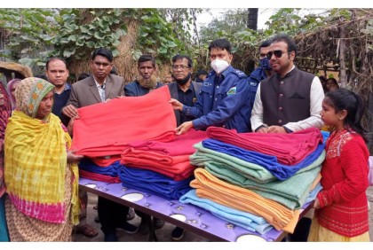 বগুড়ায় শীতার্তদের মাঝে কম্বল বিতরণ