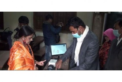 ইভিএমে ভোট গ্রহণের লক্ষ্যে নাটোরে মক ভোটিং