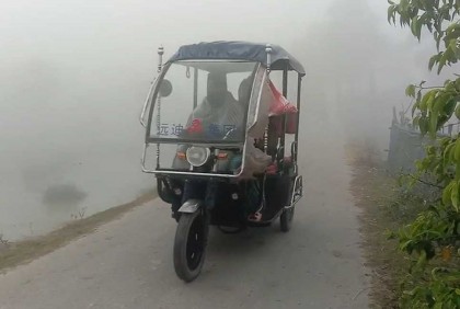 গুঁড়ি গুঁড়ি বৃষ্টি আর শীতে কলাপাড়ায় জনজীবনে স্থবিরতা