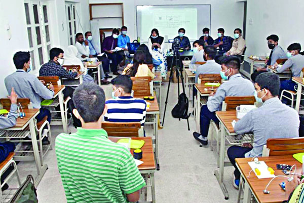 খুদে বিজ্ঞানীদের ‘আলোকবর্তিকা’ রিসার্চ ল্যাব