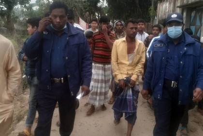 ফুলপুরে সন্দেহজনক ঘোরাফেরায় যুবক আটক