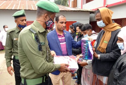 মোরেলগঞ্জে ৫০০ অসচ্ছলদের মাঝে শীতবস্ত্র বিতরণ
