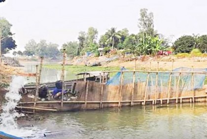 নেতারা বেচে দিলেন নদী, ১ কিলোমিটারের দাম সাড়ে ১০ লাখ!