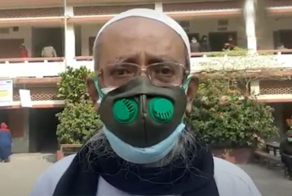 ‘যন্ত্রে ভোট দেওয়া ভেজাল, টিপ দিয়েছি হইল কি না বুঝিনি’