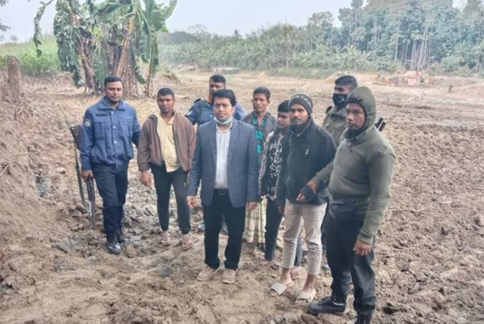 কুমার নদীর মাটি বিক্রি করায় জরিমানা ও কারাদণ্ড 