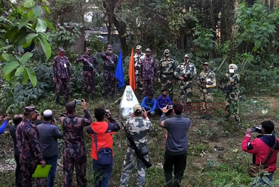 দুই মাদ্রাসাছাত্রকে ৬ ঘণ্টা পর ফেরত দিল বিএসএফ