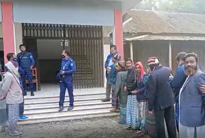 টাঙ্গাইল-৭ আসনে ভোট চলছে

