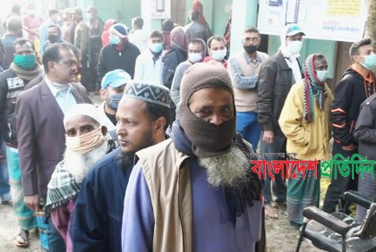 নাটোর ও বাগাতিপাড়া পৌরসভায় নারী ভোটারদের উপস্থিতি বেশি