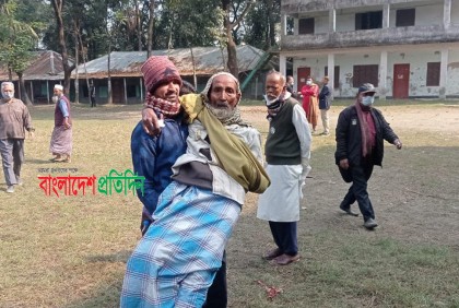 ছেলের কোলে এসেও 
ভোট দিতে পারলেন না