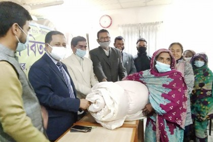 ফরিদপুরে ৫ শতাধিক ব্যক্তির মাঝে লেপ বিতরণ