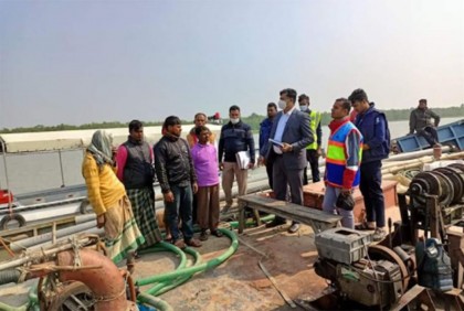 মোরেলগঞ্জে ৪ ড্রেজার মালিককে ৮০ হাজার টাকা অর্থদণ্ড 