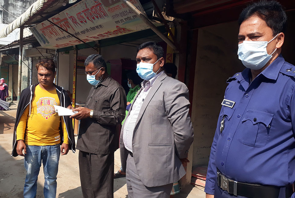 আখাউড়ায় মাস্ক না পরায় ৯ জনের জরিমানা
