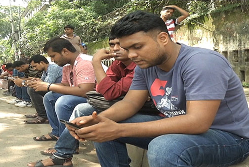 বাংলাদেশে সরকারি চাকরিতে বয়সের ঊর্ধ্বসীমা ৩০ বছর কেন?

