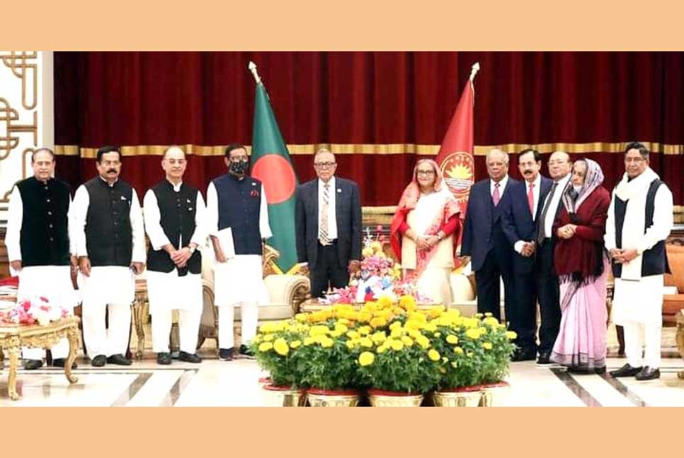 রাষ্ট্রপতির সঙ্গে শেখ হাসিনার নেতৃত্বে আওয়ামী লীগ প্রতিনিধিদের সংলাপ শুরু

