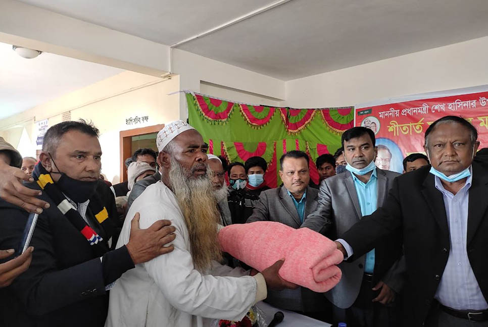 শীতার্ত মানুষের কষ্ট লাঘবে সরকার আপনাদের পাশে রয়েছে : বাণিজ্যমন্ত্রী
