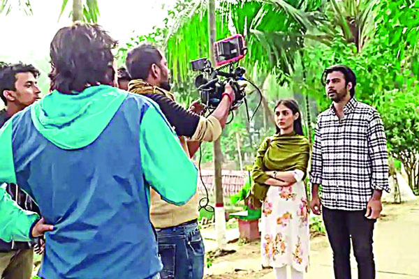 করোনায় চলছে নাটকের শুটিং নির্বাচনে মুখর অভিনয়শিল্পীরা