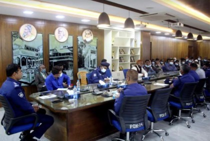 কুষ্টিয়ায় ড্রাম ট্রাকের মালিক-চালকদের সাথে এসপি'র বৈঠক