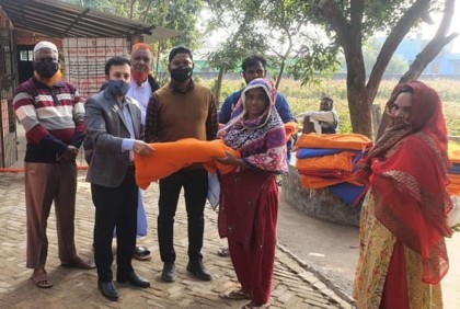 সাভারে অসহায় ও দুঃস্থদের মাঝে শীত বস্ত্র বিতরণ