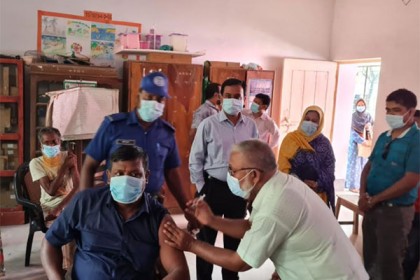 বুস্টার ডোজ দেওয়ার ন্যূনতম বয়স কমিয়ে ৫০ করা হয়েছে: মন্ত্রিপরিষদ সচিব