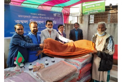 জয়পুরহাটে শীতার্তদের মাঝে কম্বল বিতরণ 