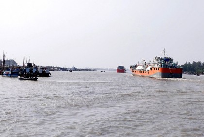 সেতু হচ্ছে মোংলা নদীতে