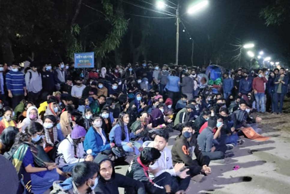 রাতভর শাবি শিক্ষার্থীদের আন্দোলন 