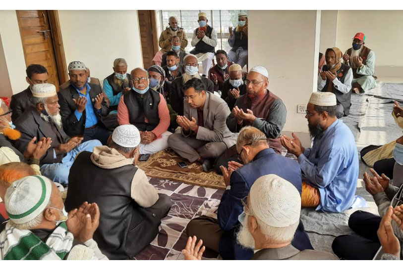 শাজাহানপুরে ইউএনওর সুস্থতা
কামনায় মুক্তিযোদ্ধাদের দোয়া