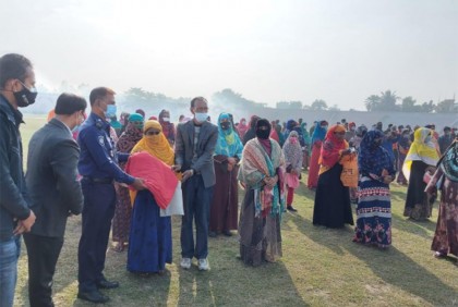 নাটোরে বসুন্ধরা গ্রুপের উদ্যোগে কম্বল বিতরণ