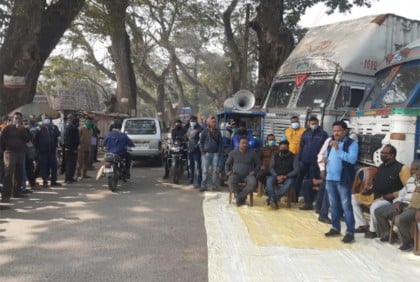 পরিবহন কর্মীদের আন্দোলনের জেরে ব্যাহত বাংলাদেশ-ভারত বাণিজ্য