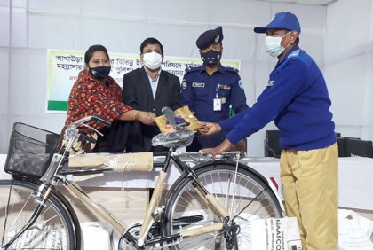 আখাউড়ায় গ্রাম পুলিশ সদস্যদের মাঝে সাইকেল বিতরণ